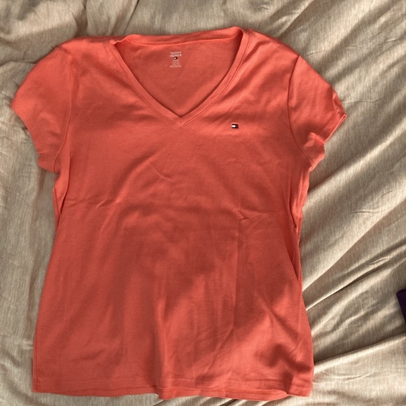 Bundle 3 EUC Tommy Hilfiger v neck t-shirts - Picture 10 of 13